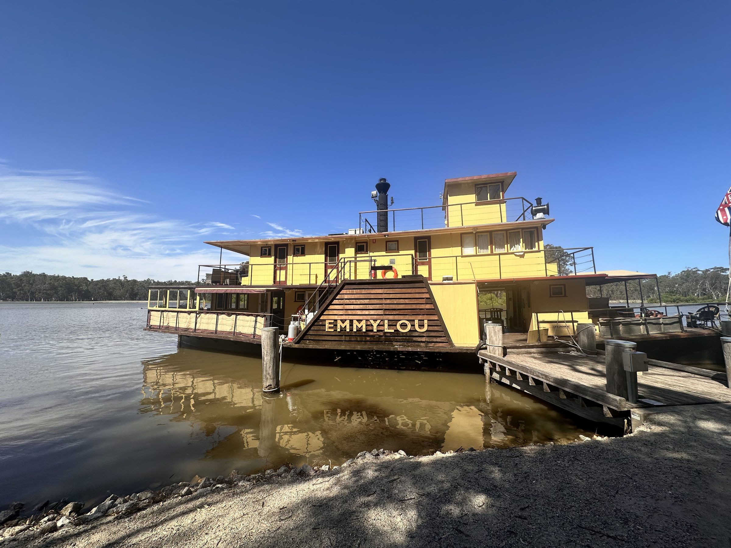 Paddlesteamer emmylou with its gangway down at the river bank at Torrumbarry Weir Holiday Park