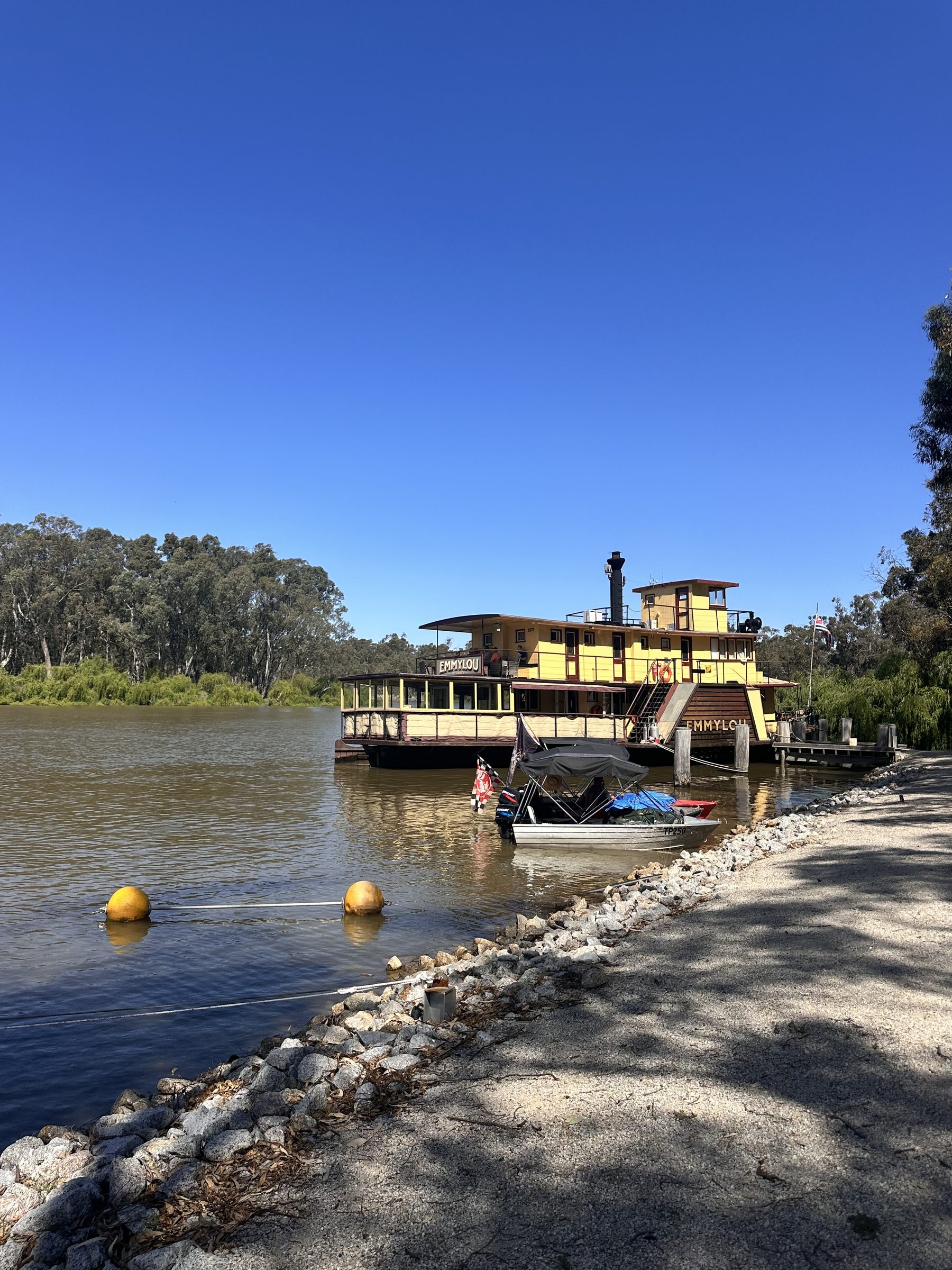 Paddlesteamer emmylou moored against the river bank under blue sky at Torrumbarry Weir Holiday Park